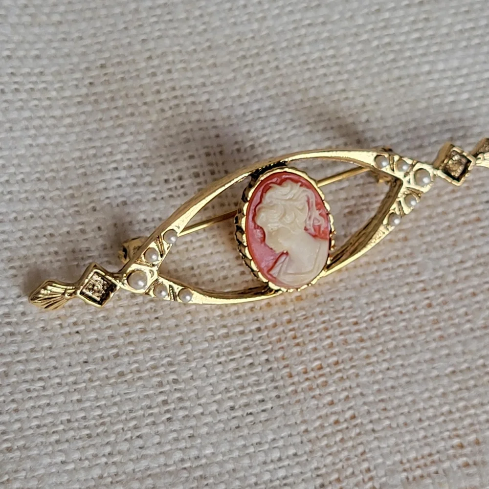 Cameo Brooch Faux Pearls Gold-tone ~ Pretty Vintage Look
